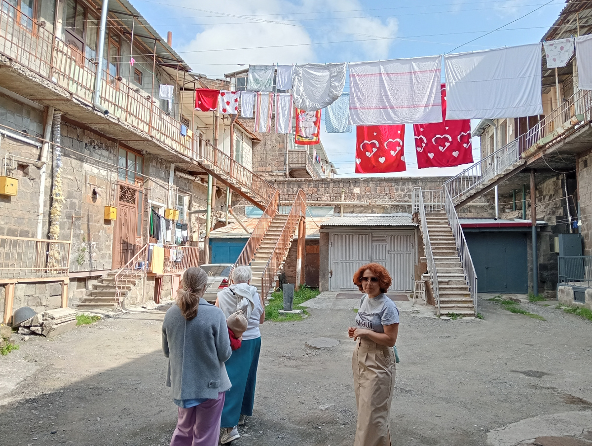 Мы и наш яркий гид Ирина