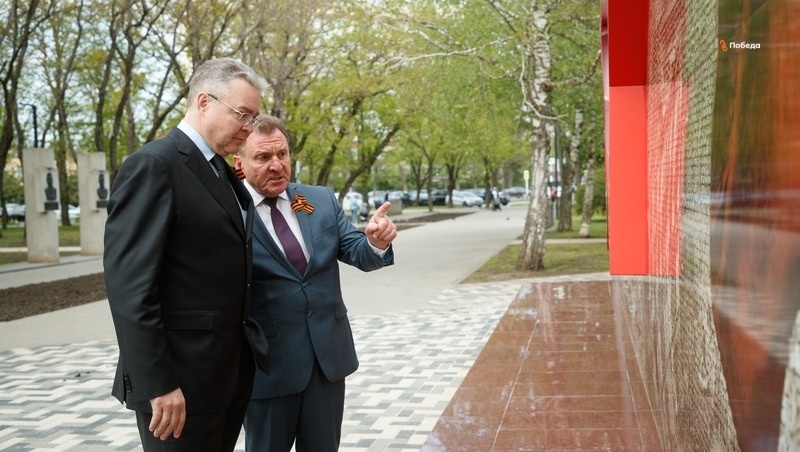    На панно в Ставрополе — фотографии более 40 тыс. защитников Отечества Фото: Дмитрий Ахмадуллин / / ИА «Победа26»