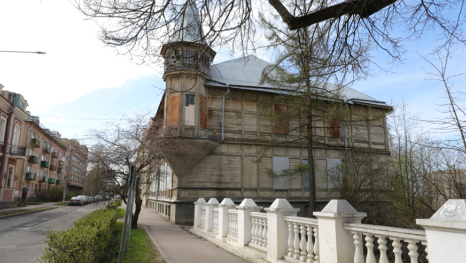    "Дом Волкова" на Еленинской улице в Ломоносове Автор фото: auction-house.ru