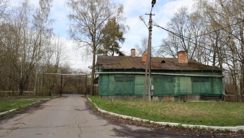    Корпус бывшего военного госпиталя в переулке Щуппа в Красном Селе Автор фото: auction-house.ru