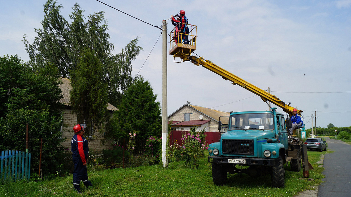    Ремонтные бригады приступили к работам по восстановлению подачи электроэнергии в Курской области