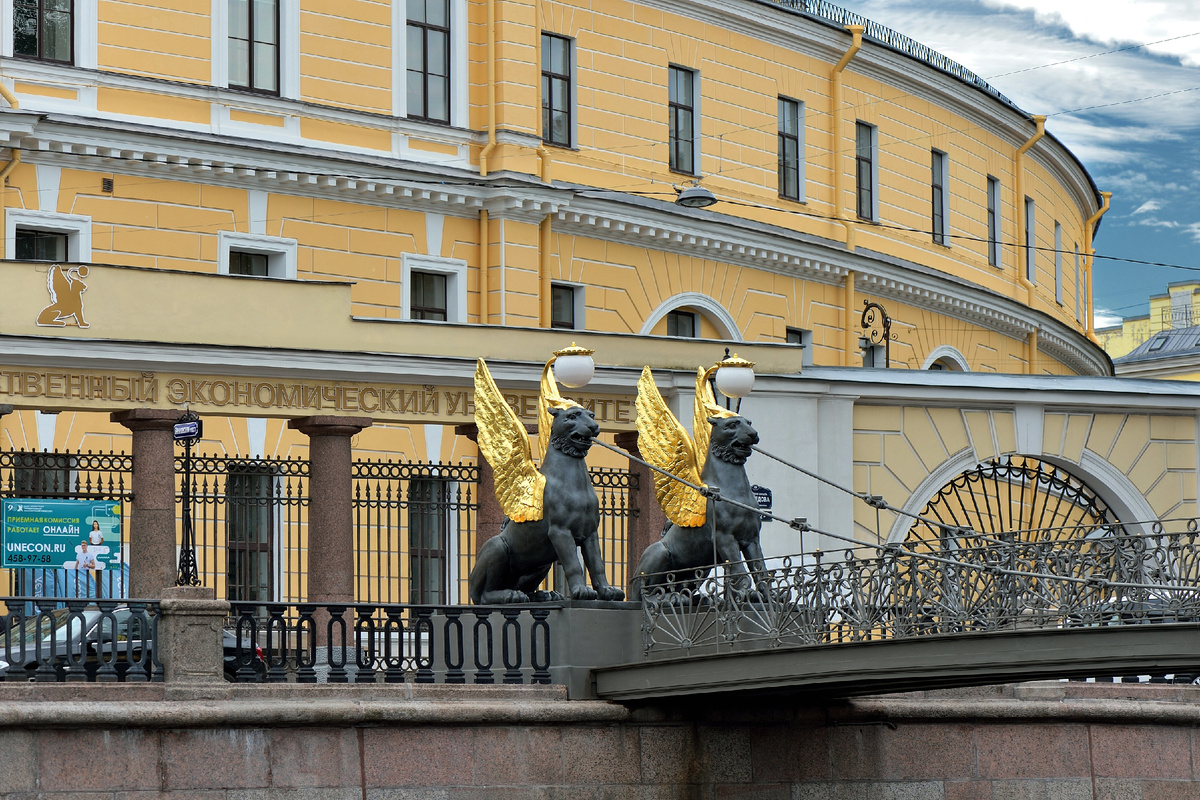 интернет Мой ВУЗ.. ( он показан еще в фильме Зимняя Вишня) 