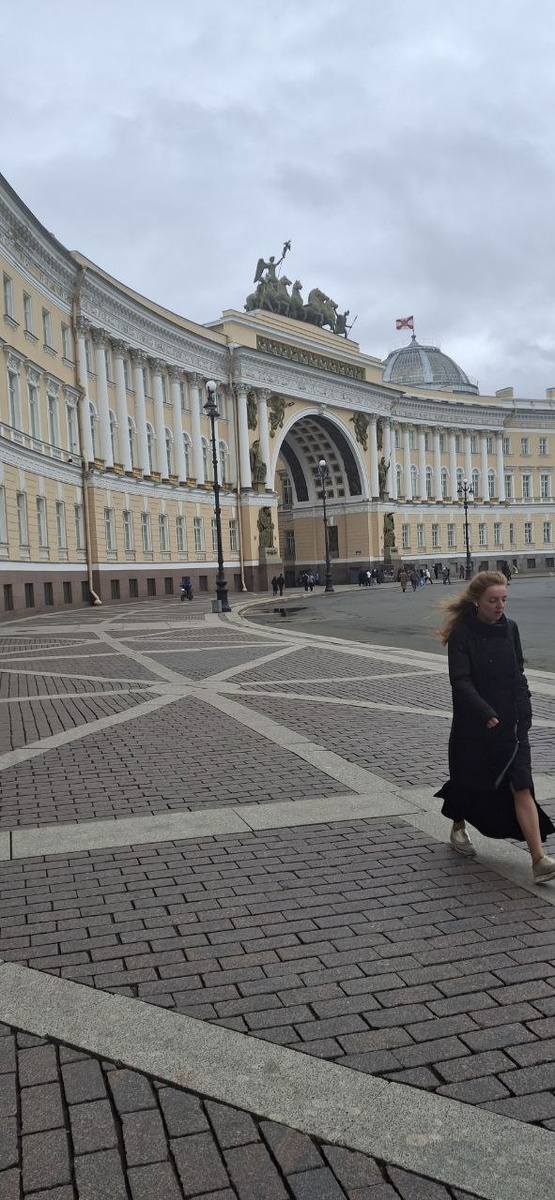 Май 2025. Вид на арку Глав.штаба( вход в музей находится в арке) 