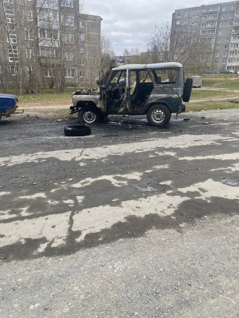    Автомобиль полностью сгорел в Петрозаводскепаблик «Подслушано у водителей Птз и Карелии»