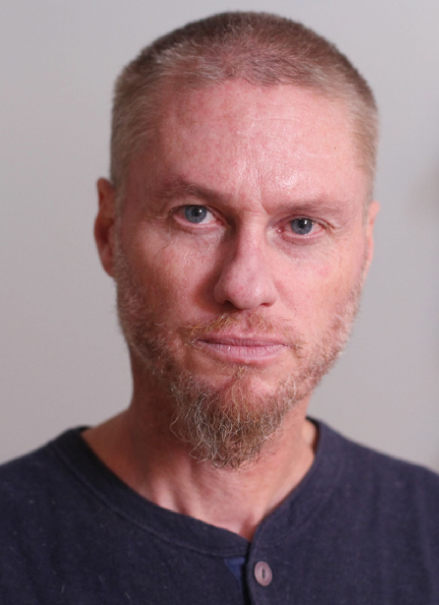 За восемнадцать лет таких воистину смертельных экспериментов его организм приспособился. 