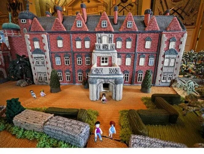 Работа Маргарет Симан, связанная крючком