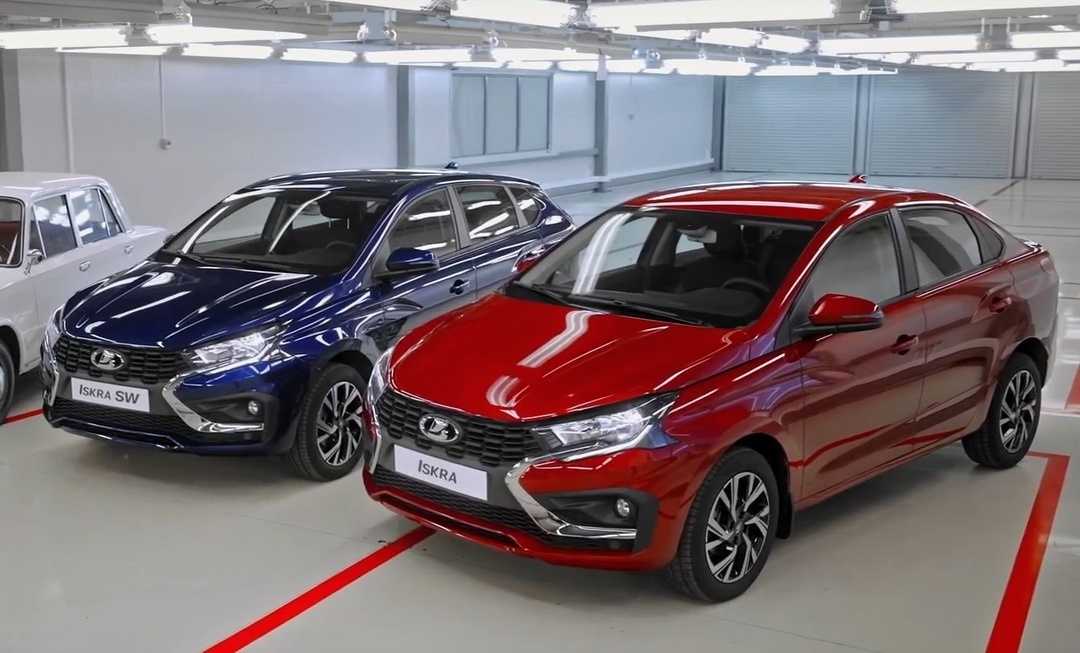 Первые серийные Lada Iskra на презентации 19 апреля 2025 года 