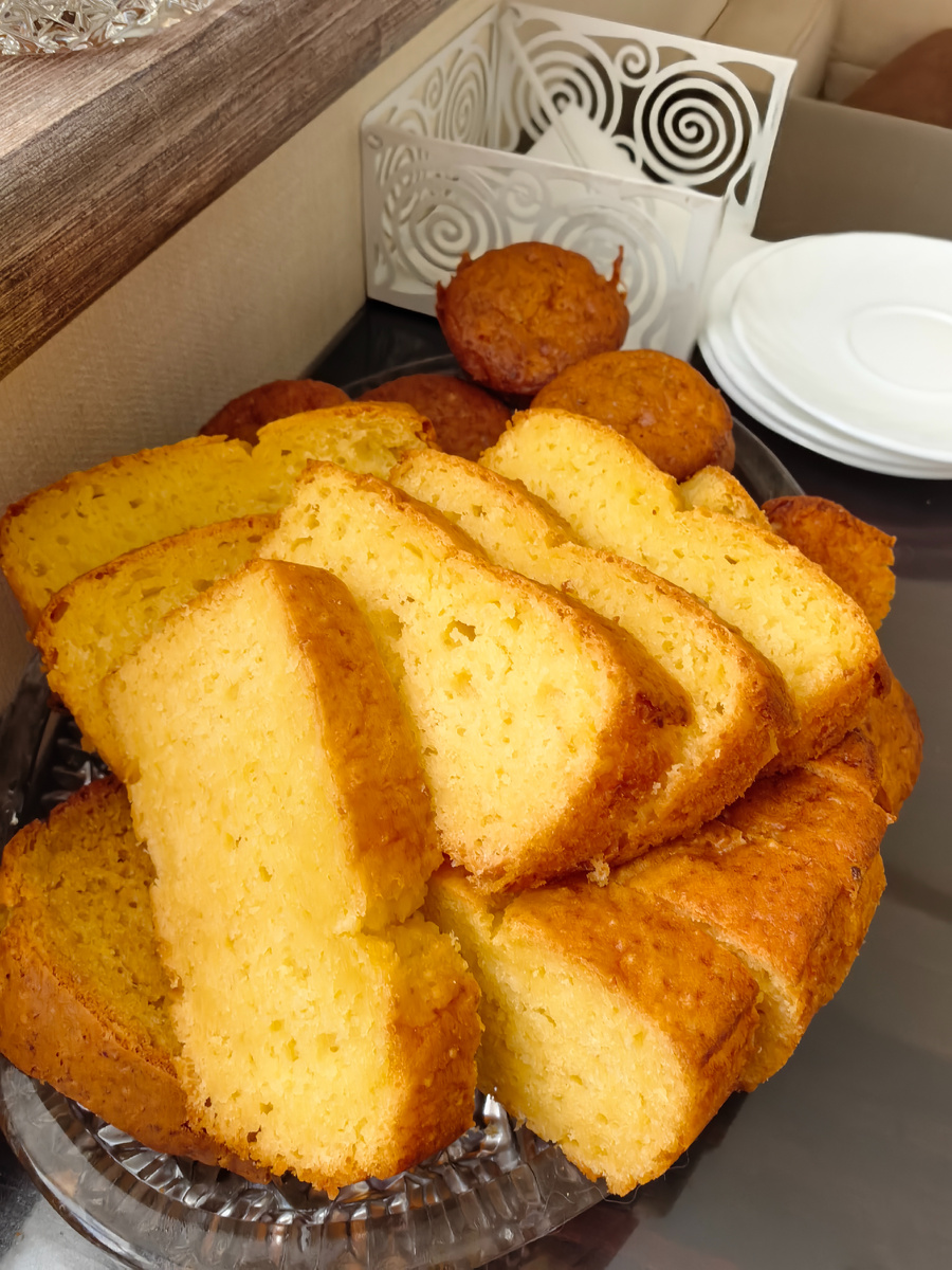 Солнечный кекс на ярких деревенских желтках