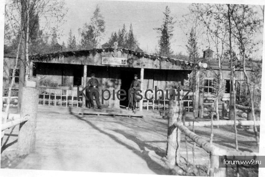 Нашлось фото, подписано, что это солдатский клуб с Кестеньгского направления. Вероятно, этот самый, о котором идёт речь