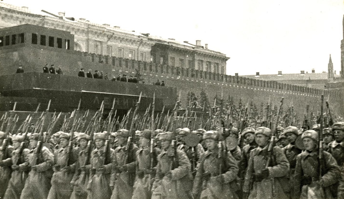 Парад 7 ноября 1941 года на Красной площади