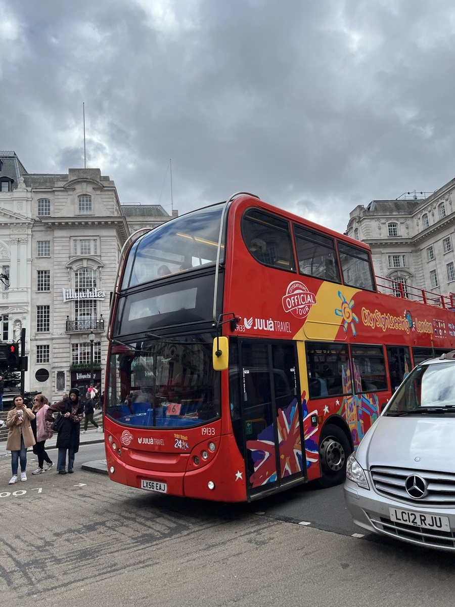 Автобусы в Лондоне. Англия. Фото из личного архива 