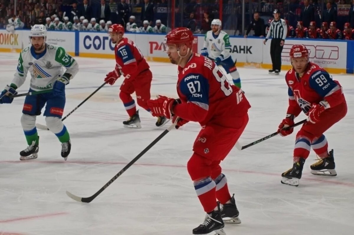    Нападающий «Салавата» Хмелевски нецензурно выразился в прямом эфире