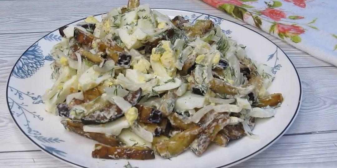 Любимейший салат из любимых. Всего то три ингредиента, а каков на вкус! На любой случай годится.