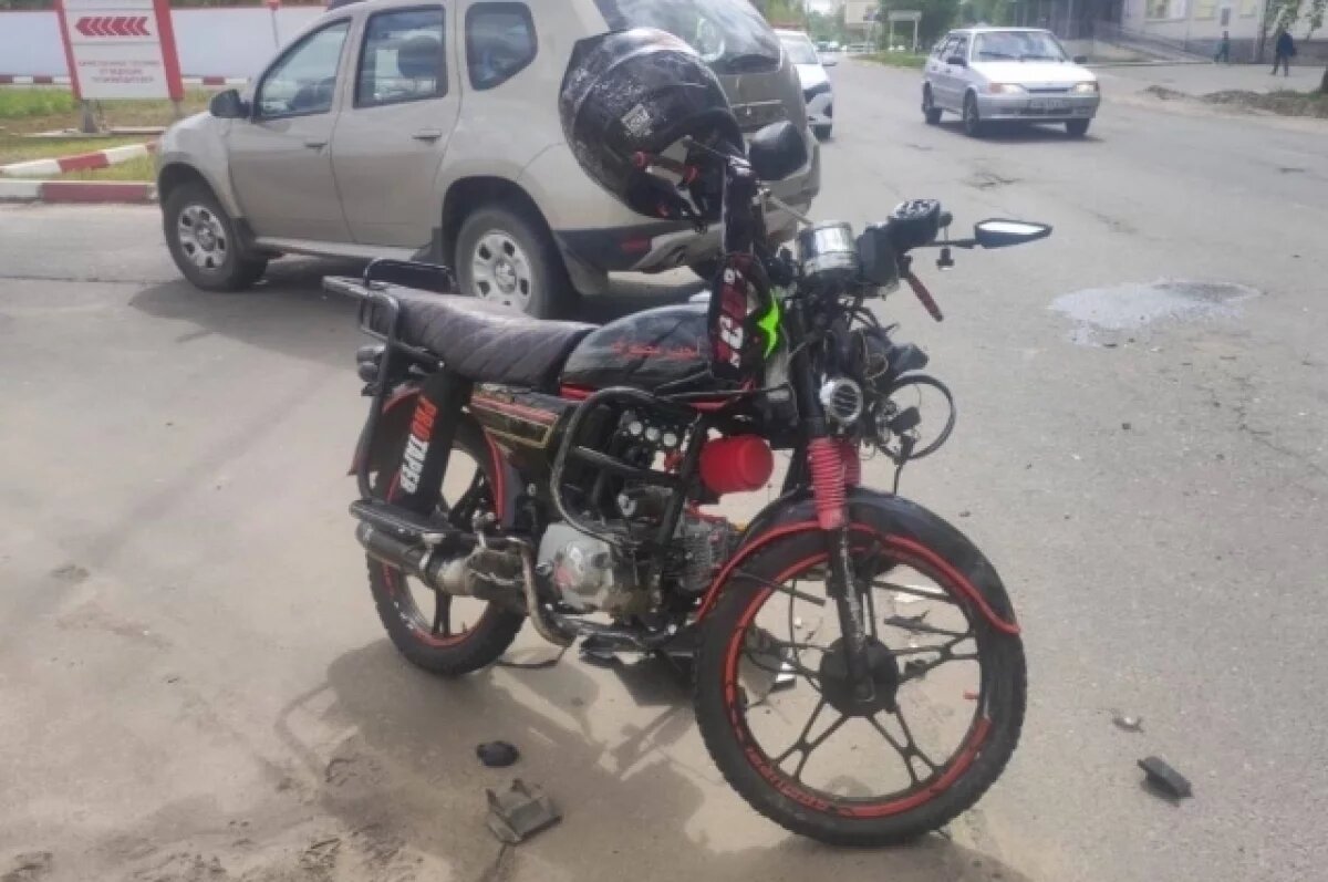    В брянском Новозыбкове водитель Renault Duster сбил мопедиста