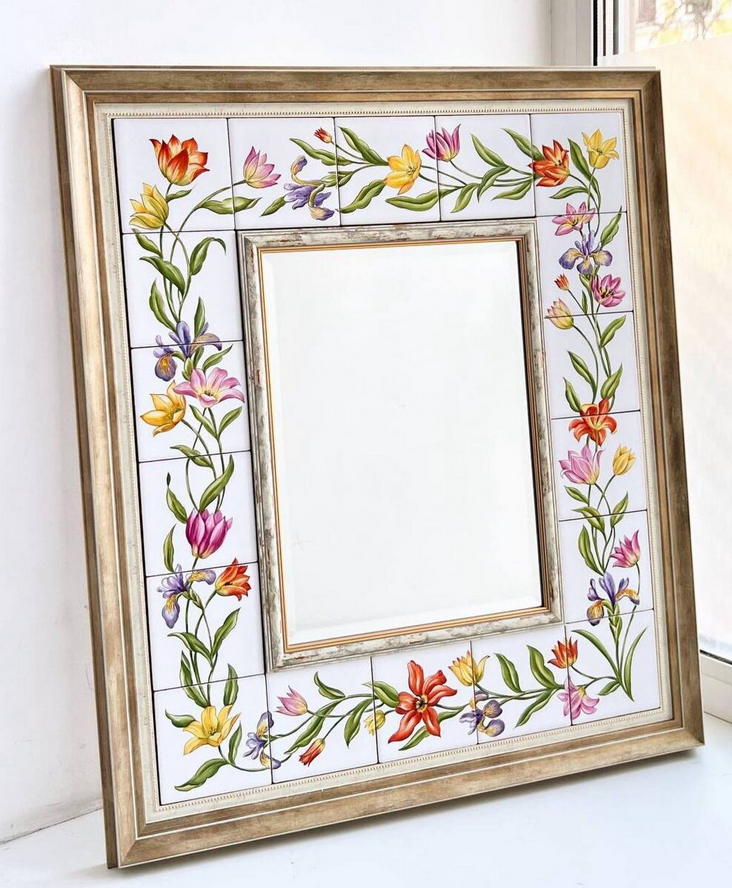 Роспись плитки для настенного зеркала. Тоже работа моей дочери