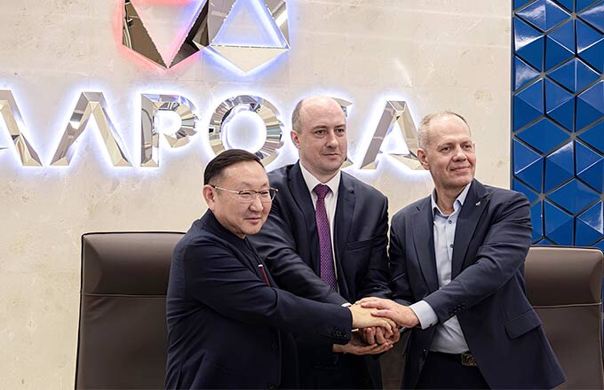 Подписание трехстороннего инвестиционного соглашения по геологоразведке Улугурского и Эргеджейского участков состоялось в октябре 2024 года на Петербургском международном газовом форуме.В присутствии главы Якутии Айсена Николаева договор скрепили подписями генеральный директор АО «Алроса-Газ» Сергей Цыганов, генеральный директор АО «Сахатранснефтегаз» Алексей Колодезников и генеральный директор ООО «ГДК «Ленск-газ» Николай Шмелёв