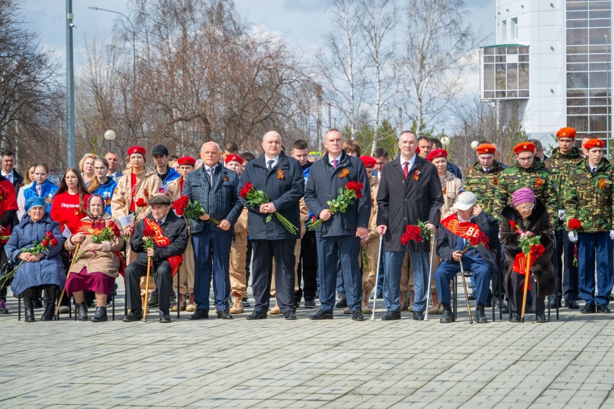    Губернатор Югры в Югорске участвует в зажжении Вечного огня от священного огня Мамаева кургана