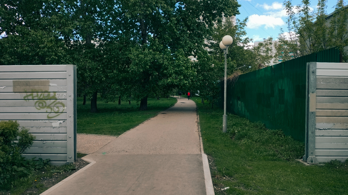 Вход в яблоневый сад, со стороны МКАД.