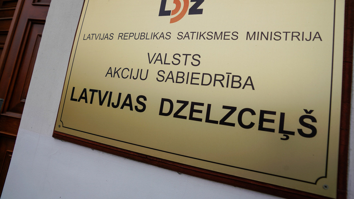 Вывеска Latvijas dzelzceļš © Sputnik 