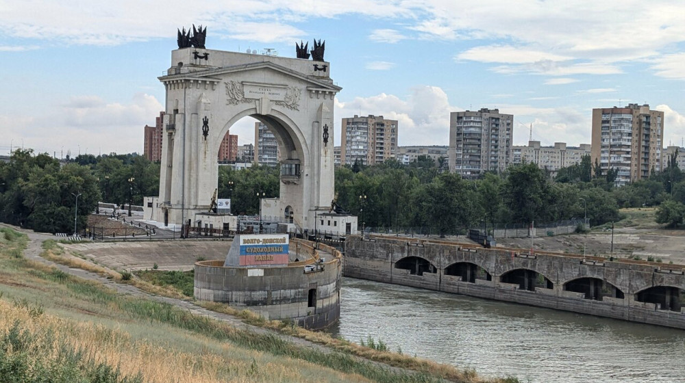    Триумфальные арки шлюзов Волго-Донского канала
