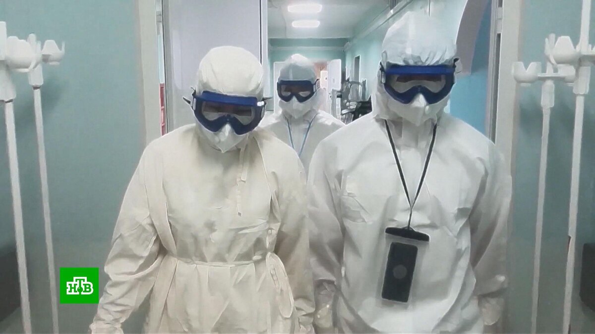    Маски и перчатки, QR-коды: как пять лет назад началась пандемия COVID-19