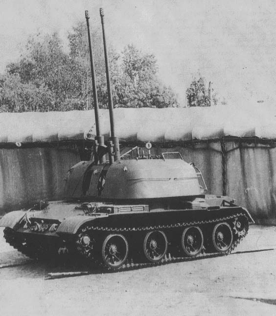 ЗСУ-57-2 демонстрирует максимальный угол вертикальной наводки (85 градусов)