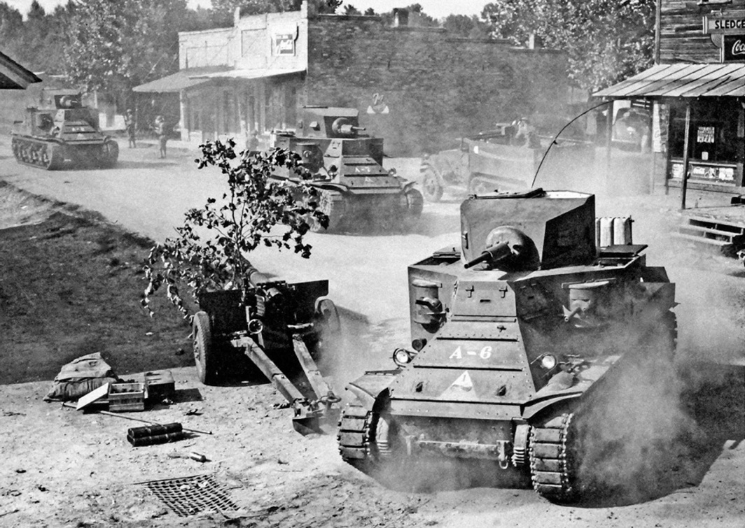 Колонна M2A1 во время маневров в сентябре 1941 года
