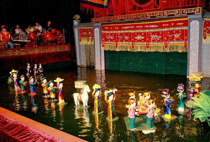 Источник: https://vietnamtour.in/golden-dragon-water-puppet-theater/