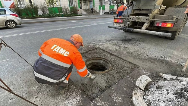    В Кирове ремонтируют ливневые колодцы для повышения безопасности дорог