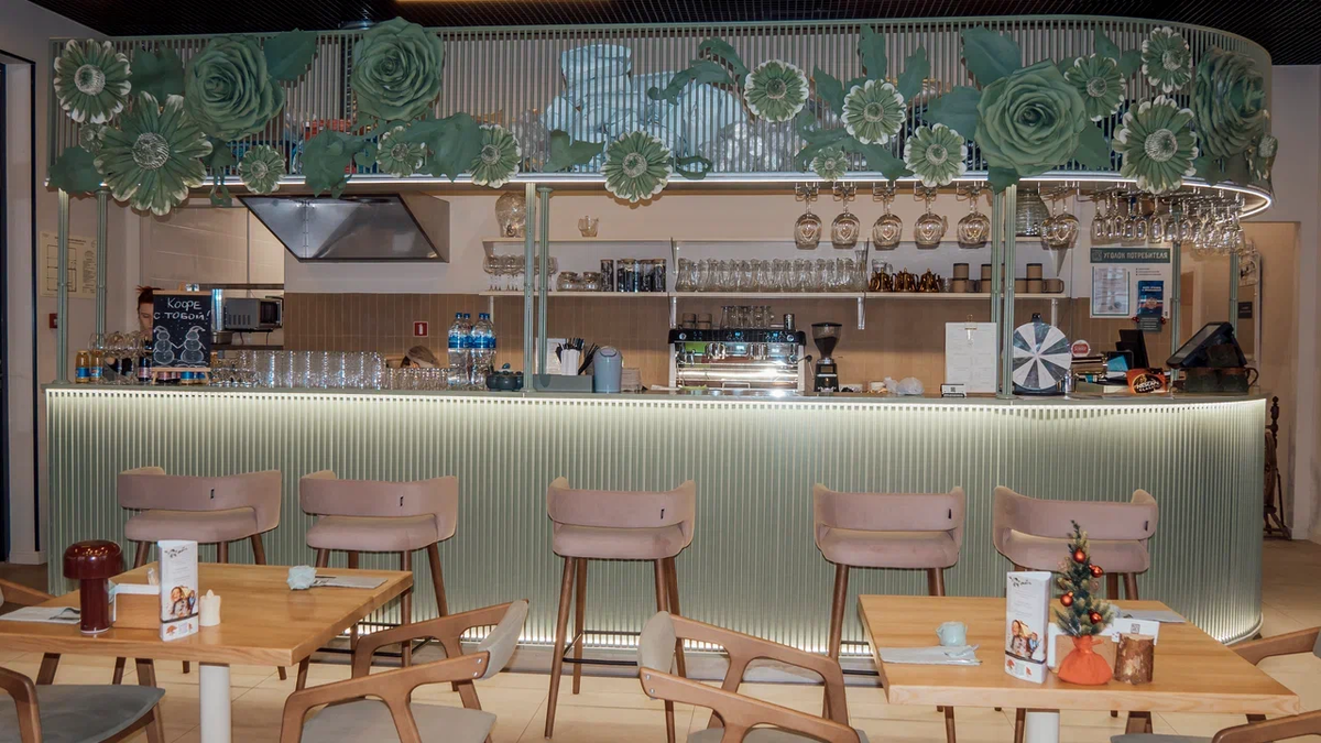 На фото ресторан "Ботаника". Мебель в ресторане от компании ChiedoCover