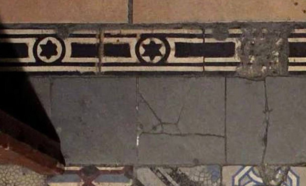    В Кирове найдена историческая плитка фабрики XIX века