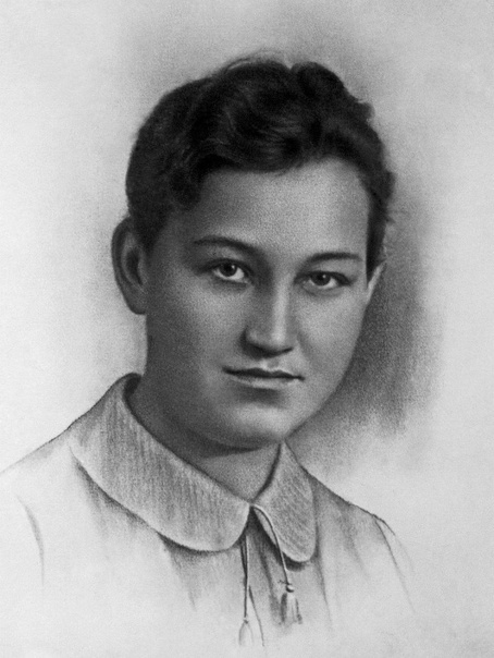 Зоя Анатольевна Космодемьянская (13 сентября 1923, Осино-Гай, Тамбовская губерния — 29 ноября 1941, Петрищево, Московская область) — женщина-красноармеец диверсионно-разведывательной группы штаба Западного фронта, попавшая в 1941 году в немецкий тыл.