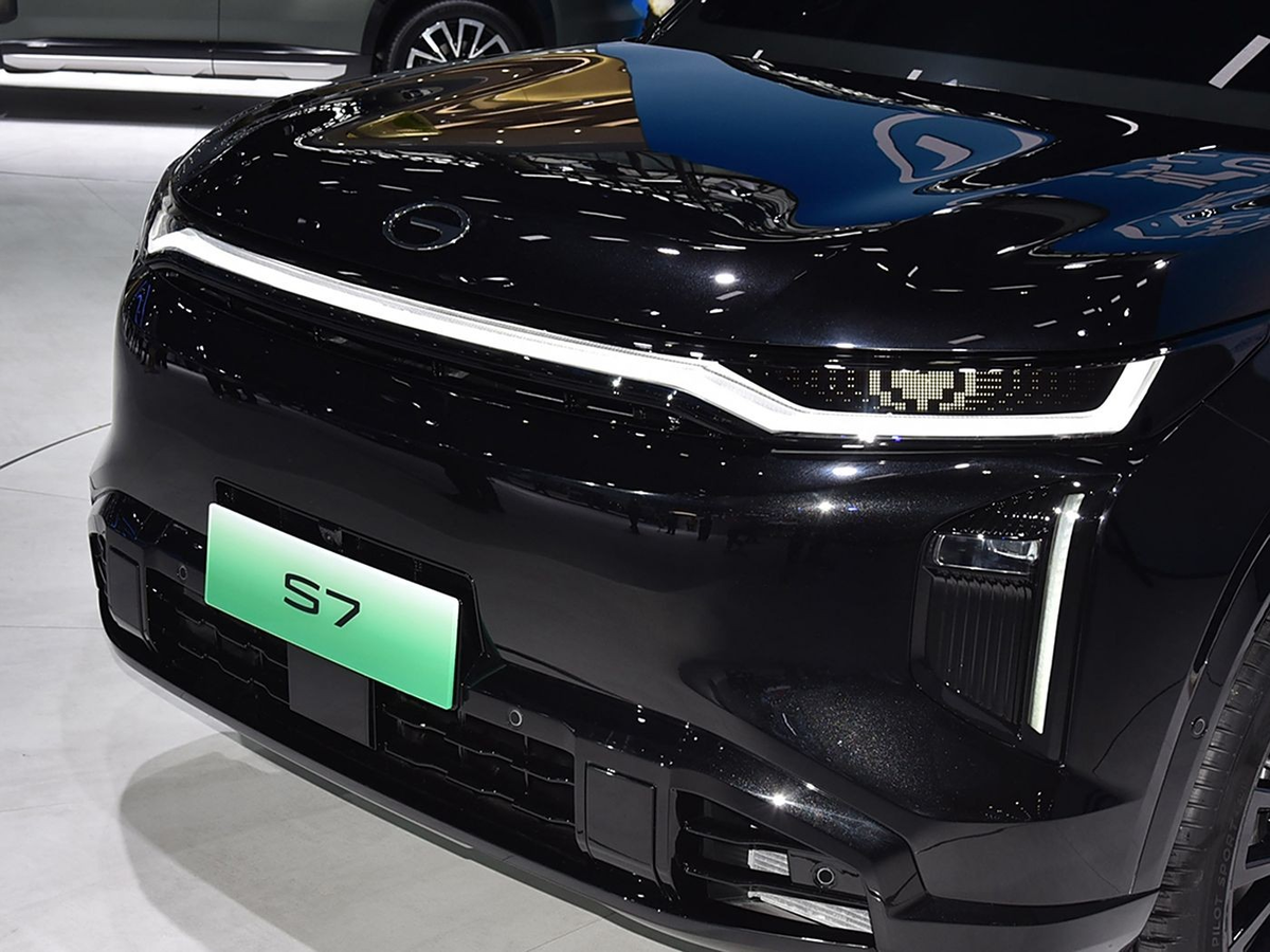 Передняя светодиодная оптика