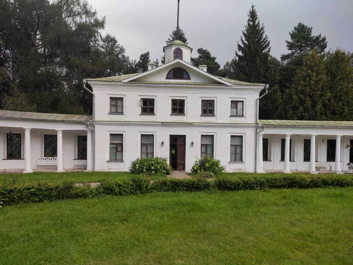 Один из флигелей. Фото автора статьи.