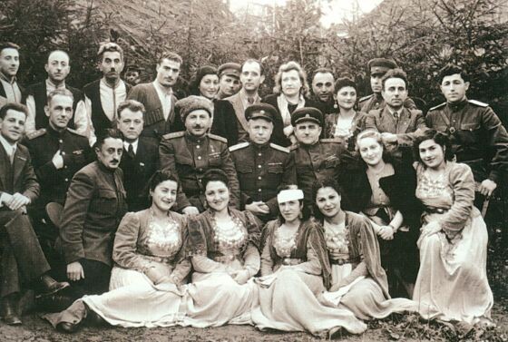 Артисты из Армении в гостях воинов 1-го Прибалтийского фронта. Фото: cstorussia2020.mid.ru