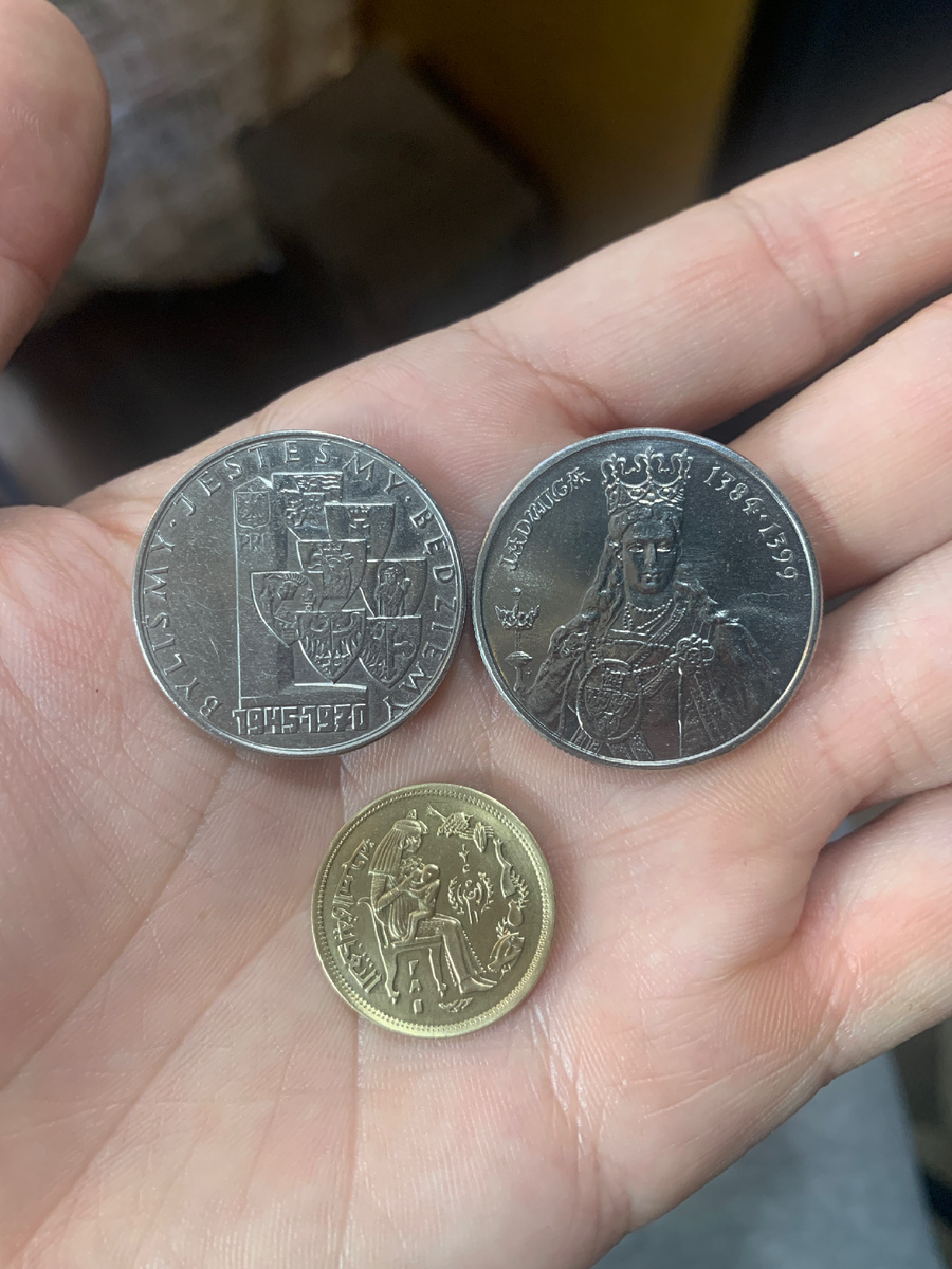 2 польских монеты и одна египетская с кормящей матерью ♥️