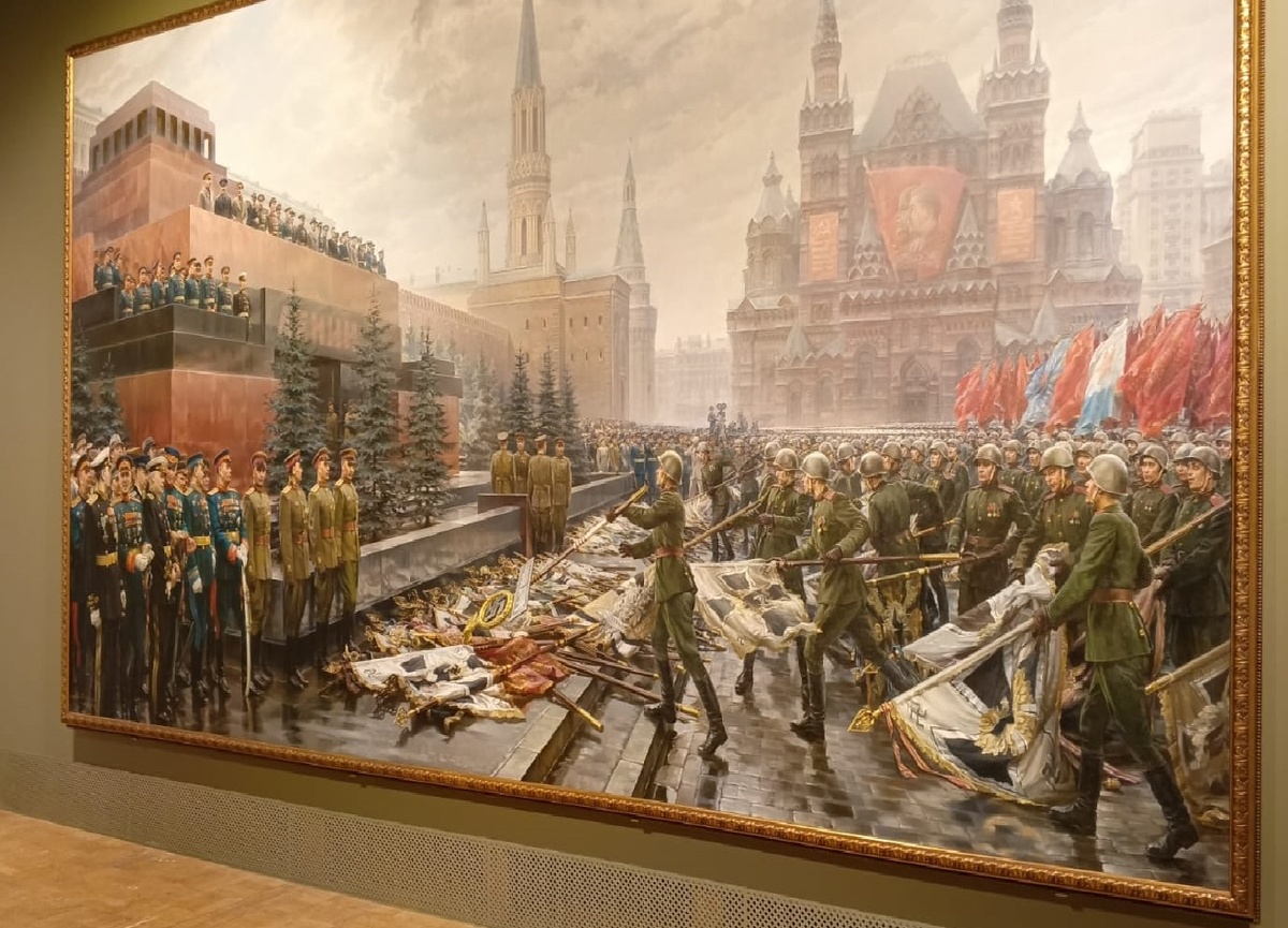Картина "Триумф победившей Родины", художник - М. Хмелько. Выставка "1418 дней" в Новой Третьяковке. Фото автора. Май 2025 г