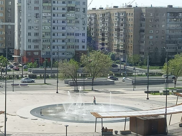    Сезон открыт. У «Китайской стены» в Оренбурге заработал самый большой фонтан Андрей Севостьянов