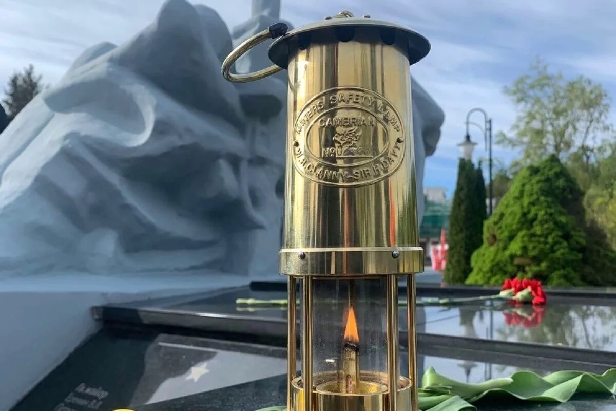    В 80 регионах России одновременно зажгли вечные огни