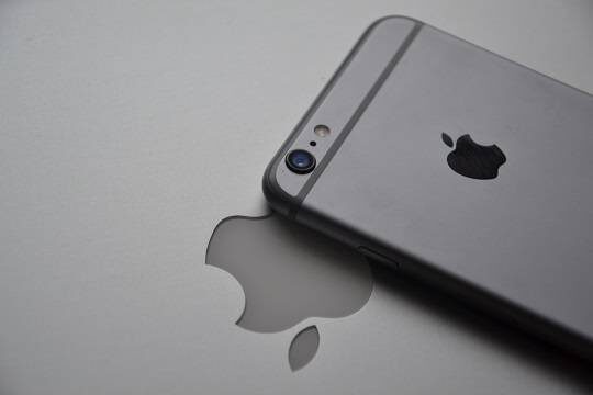    Россияне обвинили сеть магазинов техники Apple в мошенничестве