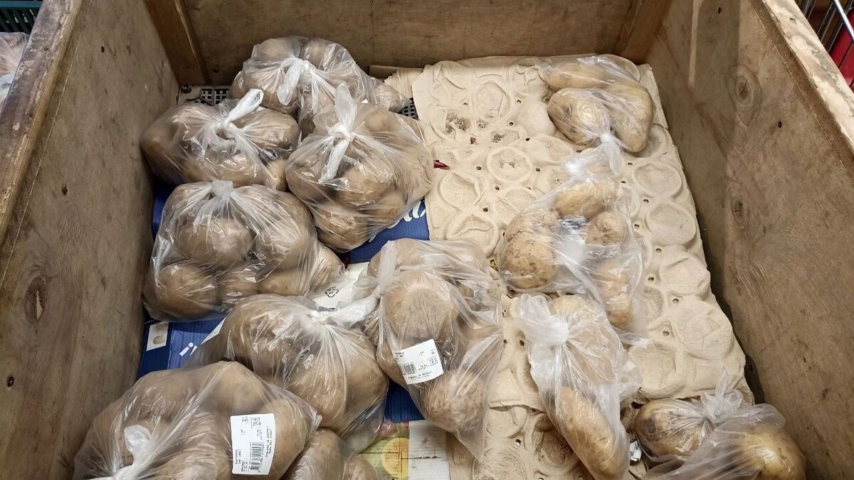 Овощные полки многих магазинов в российской провинции выглядят сейчас так. Фото: Анна Скудаева. newizv.ru