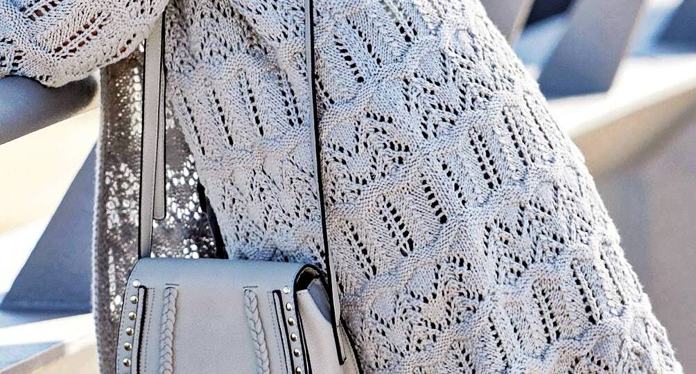 Вяжем комплект-двойку, кружевной кардиган и стильный бежевый оверсайз спицами