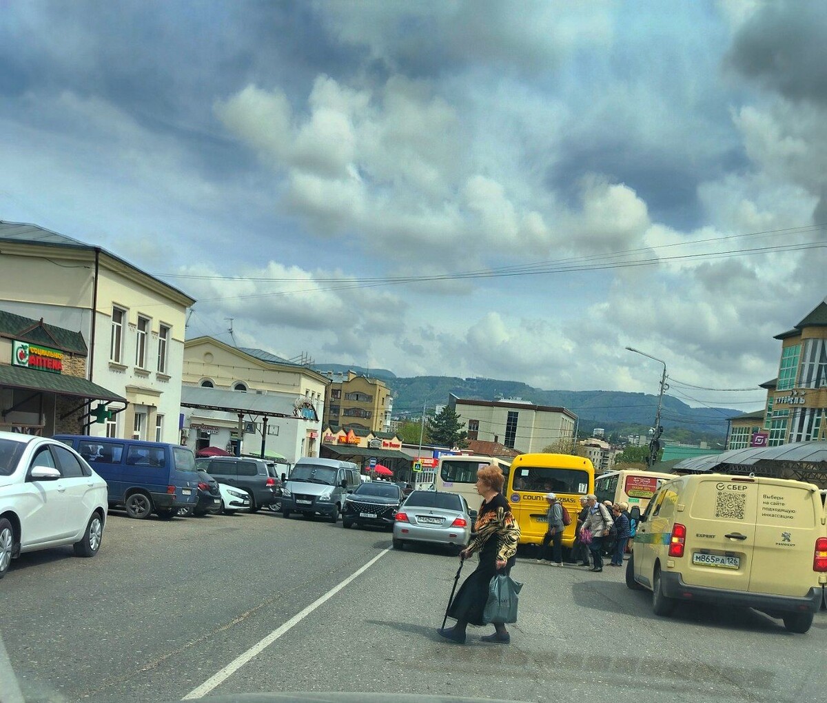 Все фото в этой статье носят характер "городские пейзажи". Мы никого не осуждаем. И фото никак не привязаны к тексту. 
