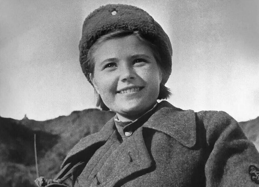 Екатерина Илларионовна Дёмина. Герой Советского Союза. Одна из немногих женщин, служивших в разведке морской пехоты. В возрасте 15 лет ушла добровольцем на фронт.