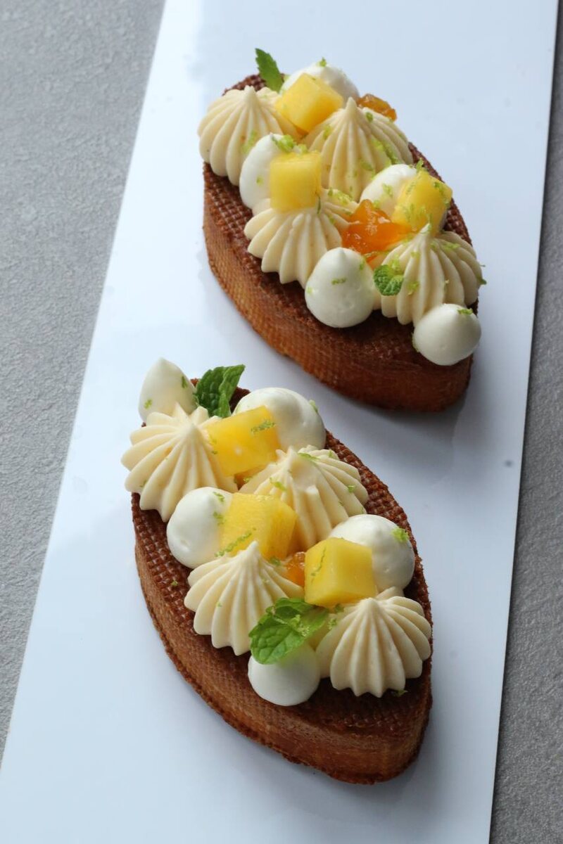 КОРПУСНОЙ ЭКЛЕР МАНГО КОКОС 