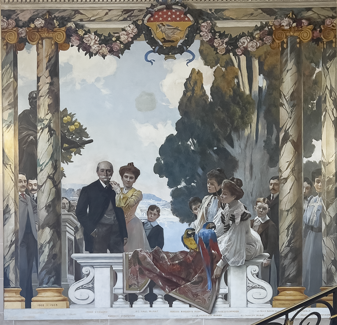 Роспись дворца Массена, справа от парадной лестницы. Хозяева дворца, семья Массена, смешавшаяся с семьями Бонапарта, Мюрата, Нея. Фото автора.