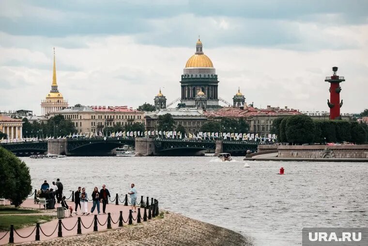 В центре Петербурга с 7 по 9 мая введут ограничения на движение транспорта. Фото: Роман Наумов © URA.RU
