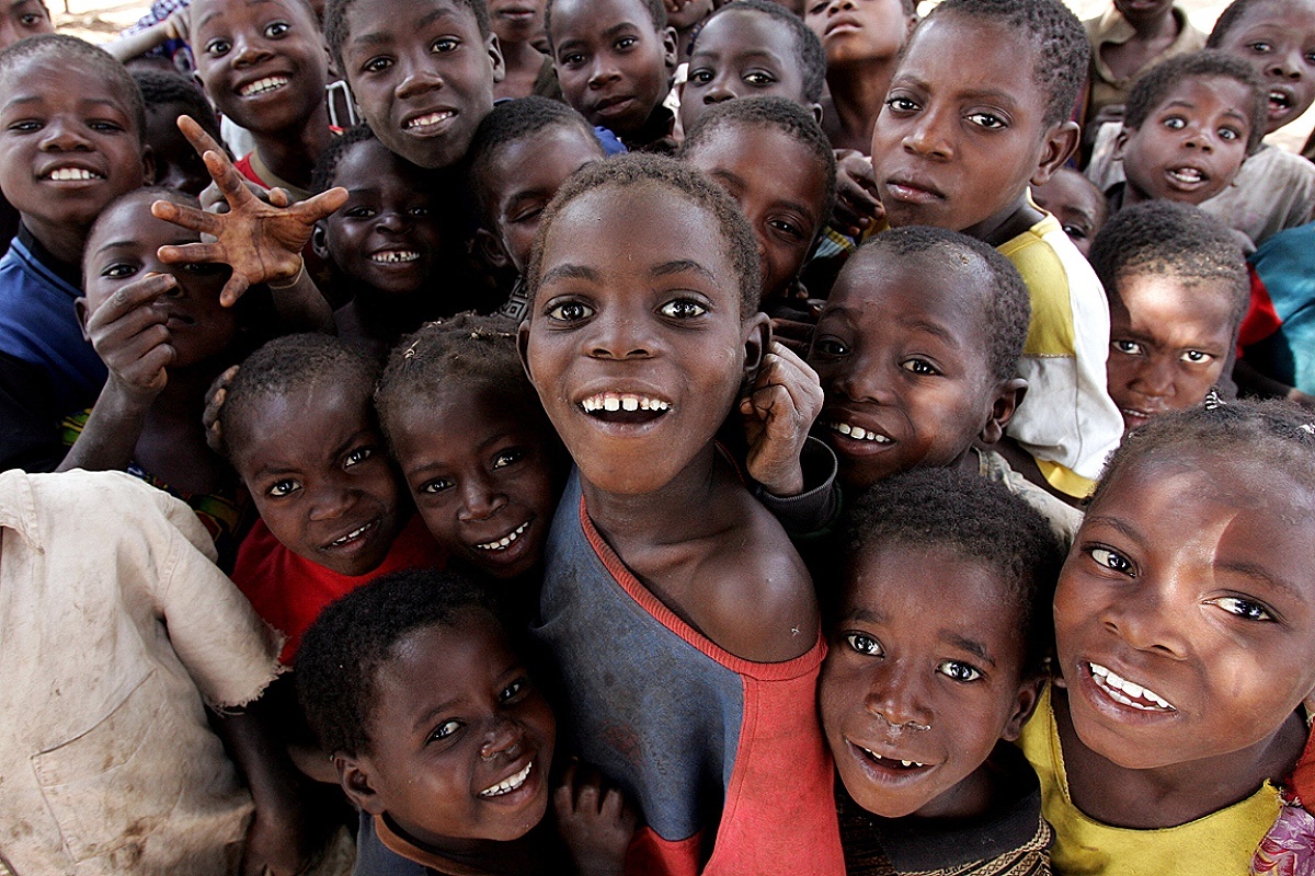 Graeme Robertson / Getty Images📷Согласно восьмому принципу декларации о правах ребенка ООН, ребенок должен быть среди тех, кто первым получает защиту и помощь