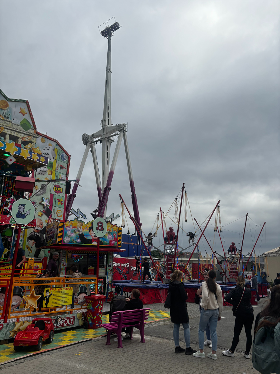 Сначала болтаешь ногами на высоте...