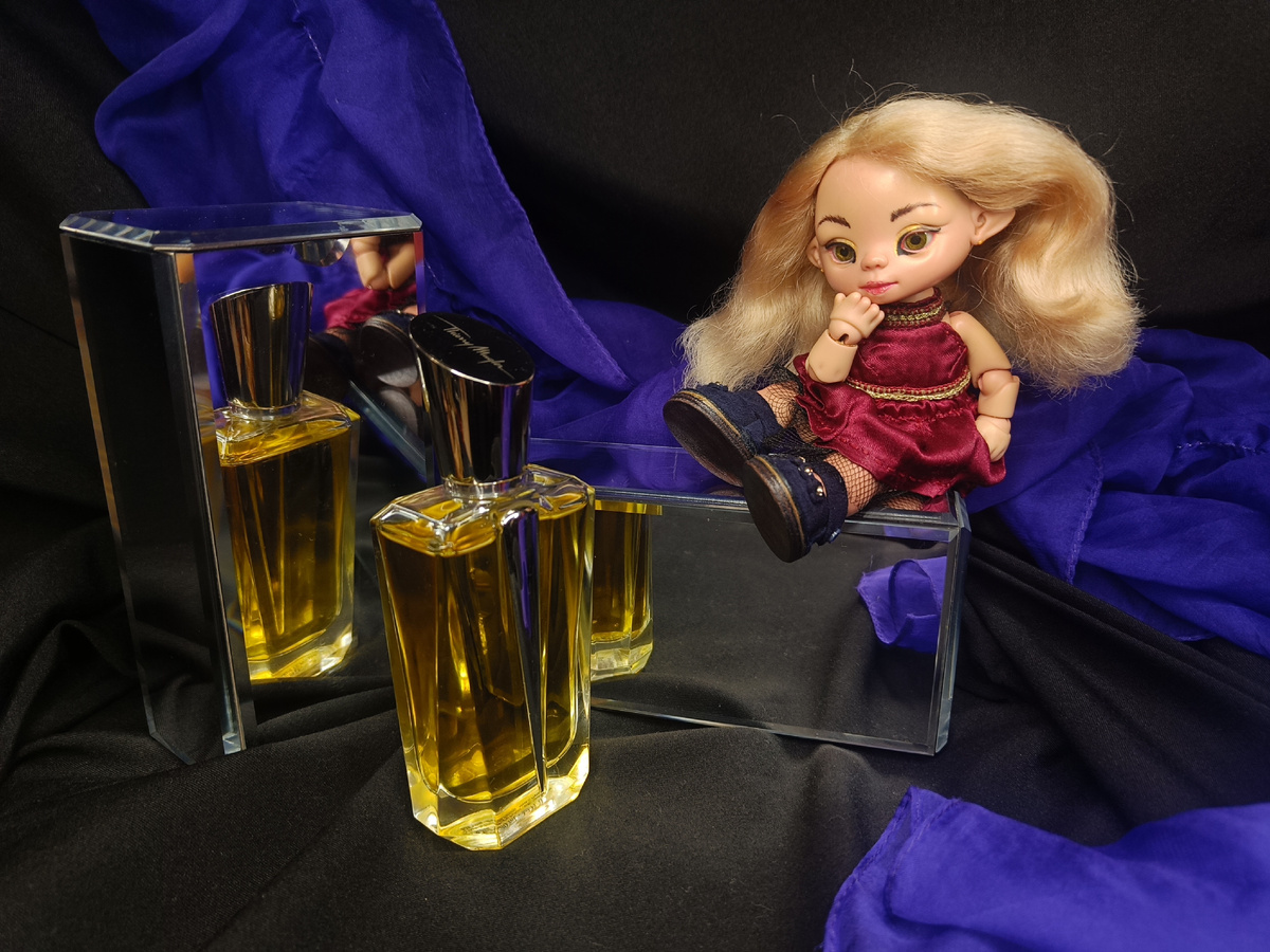 Танечка, осторожнее - Зазеркалье коварно!